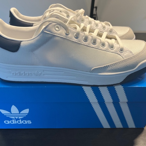 New Rod Laver White w/ Collegiate Navy Tennis Shoes -- Size 10 NWT - Picture 1 of 9